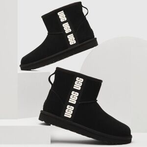 UGG Womens Classic Boots Mini‎ Side Logo Bootie Black Ankle Black Suede 6